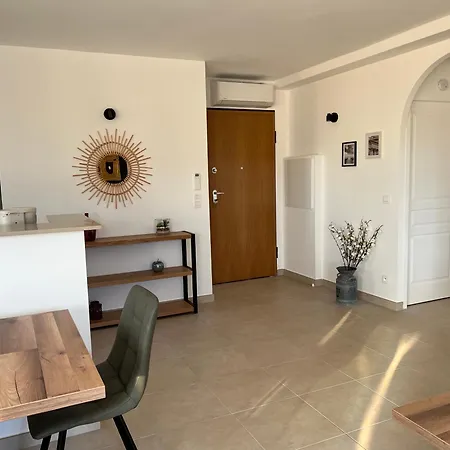 Appartement Grand T2 Résidence De Standing LʼÎle-Rousse