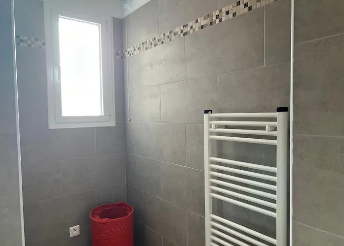 Grand T2 Classe 3 Etoiles Dans De Standing LʼÎle-Rousse